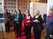 Opastusta, joka tapahtui ruotsinkielellä seurattiin tarkkaavaisesti. 