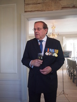 Illallisvieraat toivotti tervetulleiksi yhdistyksen puheenjohtaja Charlie Hindsberg.