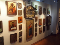 Osa Vilhusen ikonikokoelmaa museossa.