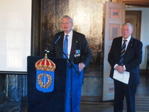 Vanha ystävämme Jan Molin oli hankkinut kaikille läsnäoleville Suomen vapaaehtoisille muistolitografian Vapaaehtoisrististä. Litografian on maalannut Sture Gripenberg.