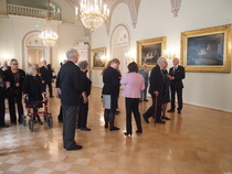 Saimme kiertokäynnillemme hyvän oppaan, joka kertoili linnan eri saleista