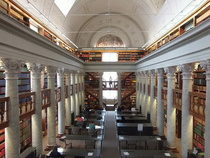 Eteläsali on lukusalina.