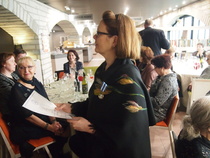 Suurlähettiläs kiittää palkittujen puolesta.