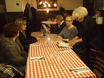 Teatterin jälkeen menimme lounaalle La Famiglia- nimiseen ravintolaan Keskuskadulle.