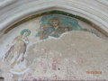 Osa  vanhan luostarin maalauksista on säilynyt. Tämä on pääoven yläpuolella.