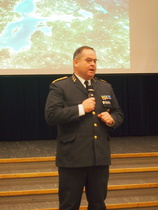 "Kuinka maanpuolustus kehittyy Ruotsissa?" oli ruotsalaisen kenraalimajuri Michael Claessonin alustuksen aiheena.