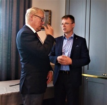 Sotilasprofessori Aki-Mauri Huhtinen oli lounaskokouksen alustaja.