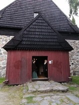 Sisäänkäynti vanhaan kirkkoon