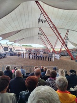 Soittokuntien edustajien yhteisesiintymisellä aloitettiin.