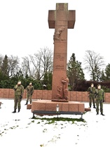 Tampereen Tuomiokirkosta lähetetty seppelpartio