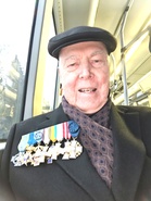 Jaakko Nyssessä matkalla maanpuolustusjuhlaan.