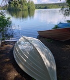 Vene pestynä ja kääntämättä Tohloppi-järven rannalla kesällä 2025