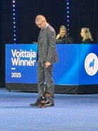 Mikko ja Winston Suomen Kennelliiton juhlassa Helsingissä 7.12.2025