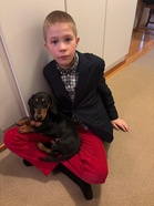 Viktor ja Winston kotonaan Laajasalossa; Isän ottama hieno kuva.