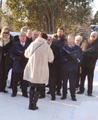 Malmin mieslaulajat laulamassa Malmin hautausmaan sankarihaudalla. 